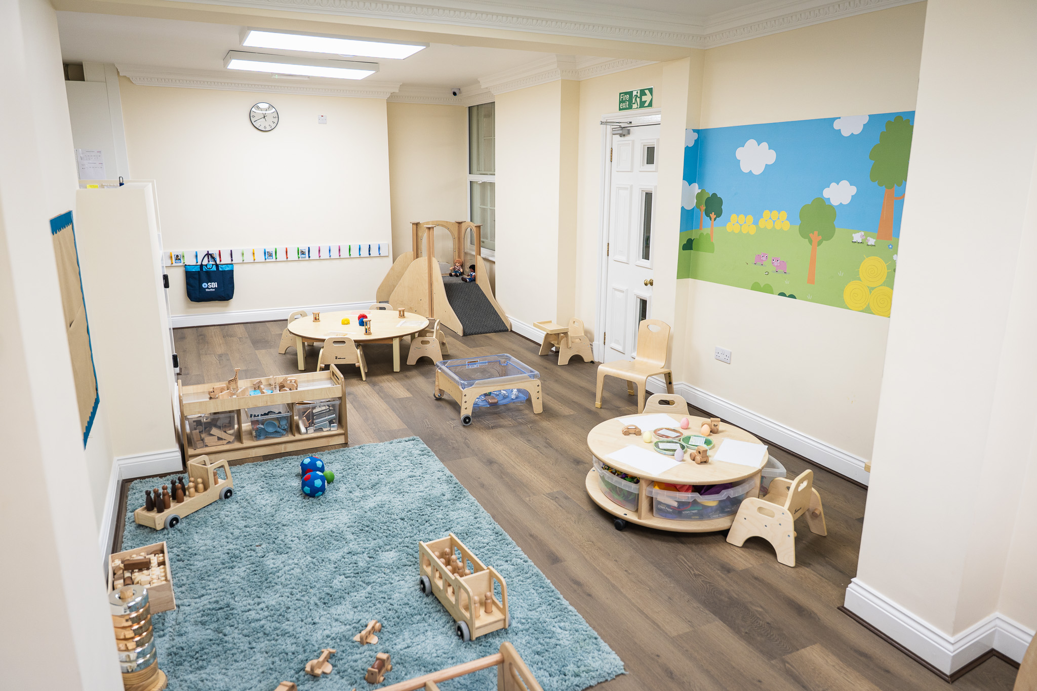 Teenie Moons main room